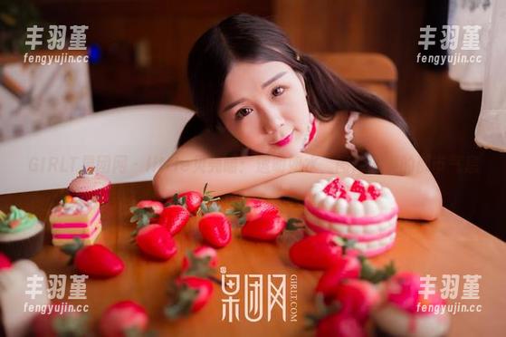 GIRLT果团网 - little贝壳喵：透明如水，图库满满的都市气息