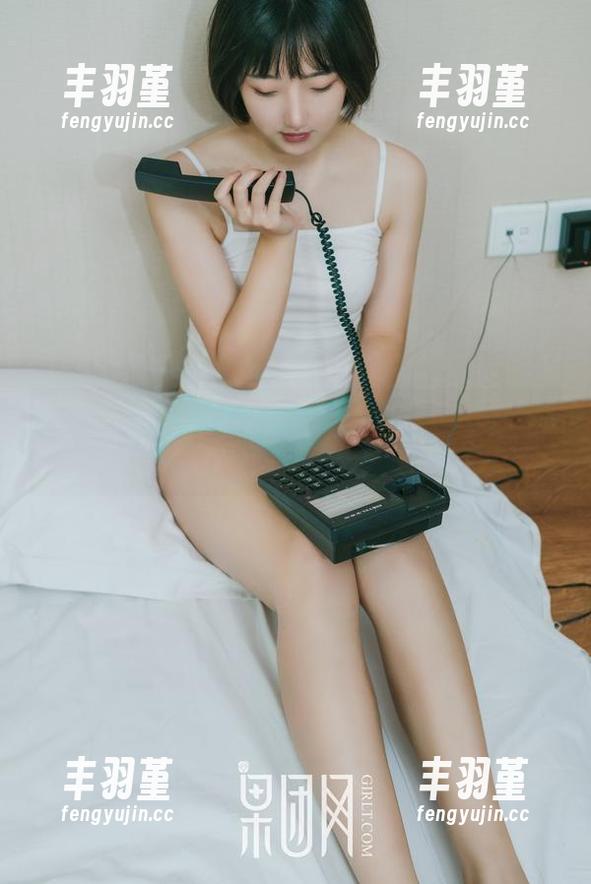 GIRLT果团网-何嘉颖 GIRLT果团网 - 何嘉颖的水手服穿搭:搜图请自备救生衣!