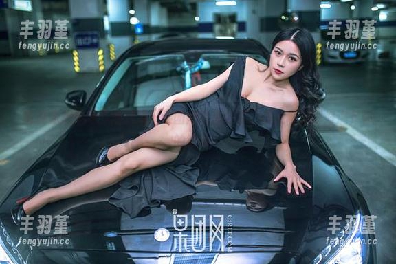 听说你想看场下的对决？果团网高清分享，美女球迷刚好满足你的好奇！