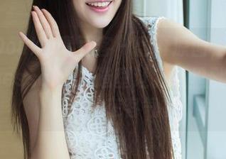 QingDouKe青豆客 - 翻开原图，呃，梦娜Vanessa的JK造型让我心里默念：这腿真没在客气。