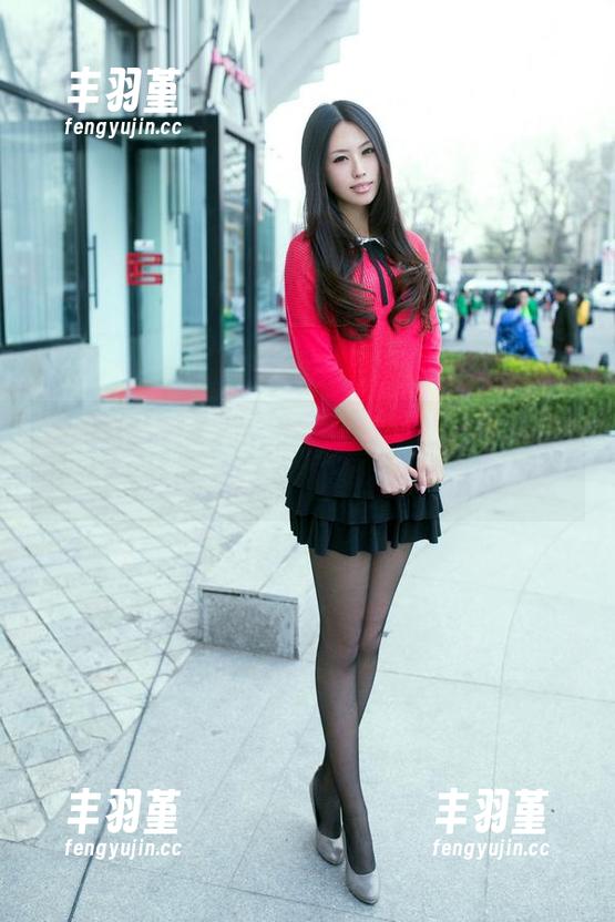 TuiGirl推女郎 - 她的泳装写真，郑瑞熙好像在向我们发出“水中漫步”的邀请。