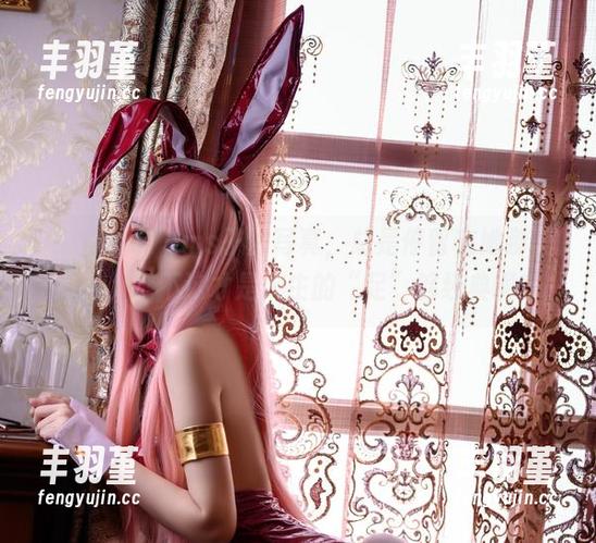 每次看到Vams子的写真，总是停留在她那美脚上，哦不这才是人生的“足”够经典啊！