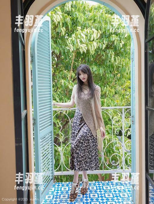 Xiuren秀人网 - “洗澡不孤单”——奶芙乔乔的浴室最新写真集，模特和洗面奶强强联手！