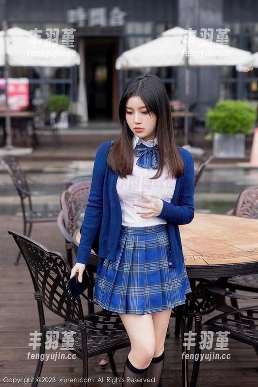 Xiuren秀人网 - 小肉肉咪的写真壁纸——别被眼镜遮住真相