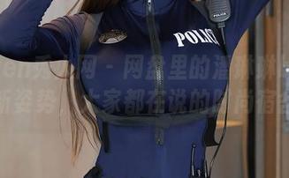 Xiuren秀人网 - 网盘里的潘琳琳ber：礼服新姿势，大家都在说的时尚宿舍风。