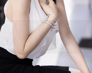 Xiuren秀人网 - 在线享乐：谢小葱的写真剧情，我的内心无法平静。