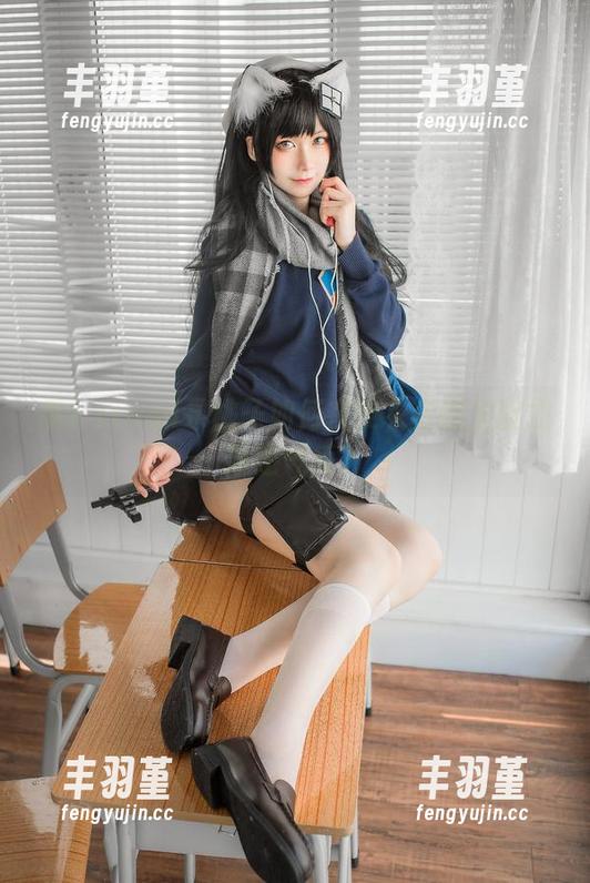 看！izumi泉桃子如何在皮衣套图里散发叛逆气质？