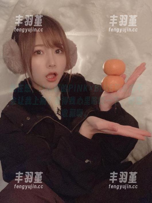 我在想，けん研的PINK×BLUE写真会不会让我上瘾？看得我心里咯噔一下，好想收藏啊。