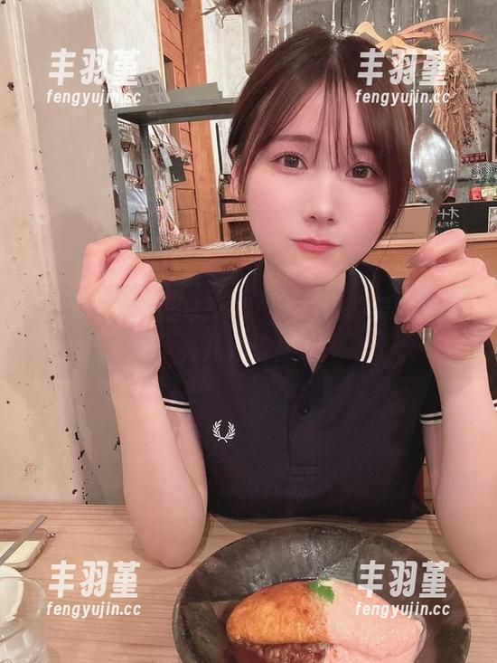 当她穿上御姐的外衣，けん研的美图还真有几分俏皮！