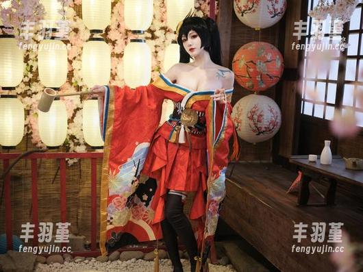 一米八的大梨子 一米八的大梨子化身2B,图集中的每一帧都有种撩人的气场,真的想造访她的摄影棚!