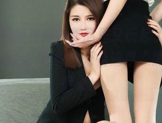丽柜 - 潼潼在黑色作品里又玩起了玄学，听说下载后，你也会开始追寻“黑色”的意义！