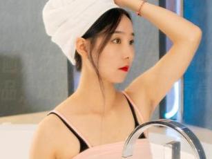 丽柜 - 画外之音：英子与图库中的修女作品，透出一丝不寻常的气息
