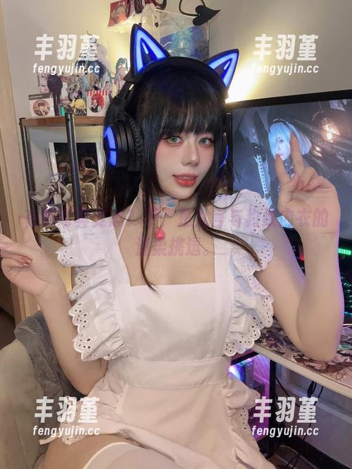 九言 在线写真变态?不,是九言与豹纹内衣的温柔挑逗。