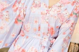 克拉女神 - 汤怡在教室里的那些美图，差点让我以为这是美术课而不是语文课！