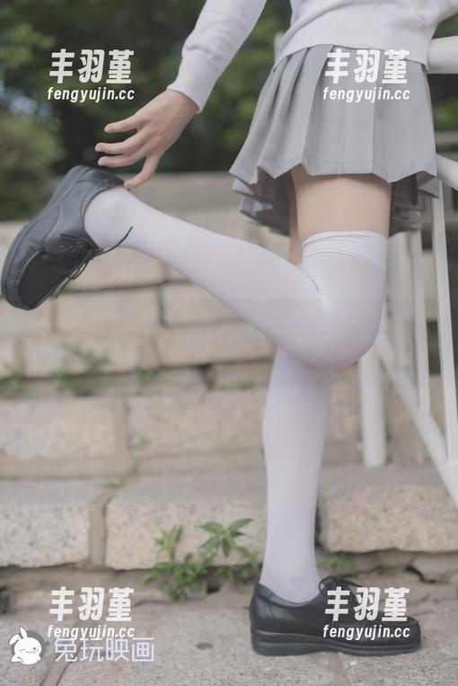 水手服少女图包，你敢下载吗？兔玩映画只给勇敢者。