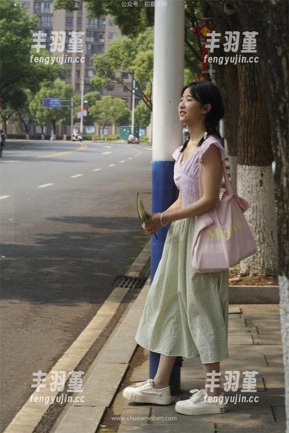 初夏女神 - 柒柒的空中游记合集——捕捉天上的白云走失人口