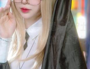 叉子宝宝最新写真——透明小护士，可能是我想象中最时髦的护士了吧。