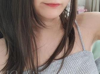 发条少女yoki的白衬衫套图，穿上这件衬衫，立马变成朋友圈的‘拥有清新之气’那品控担当！