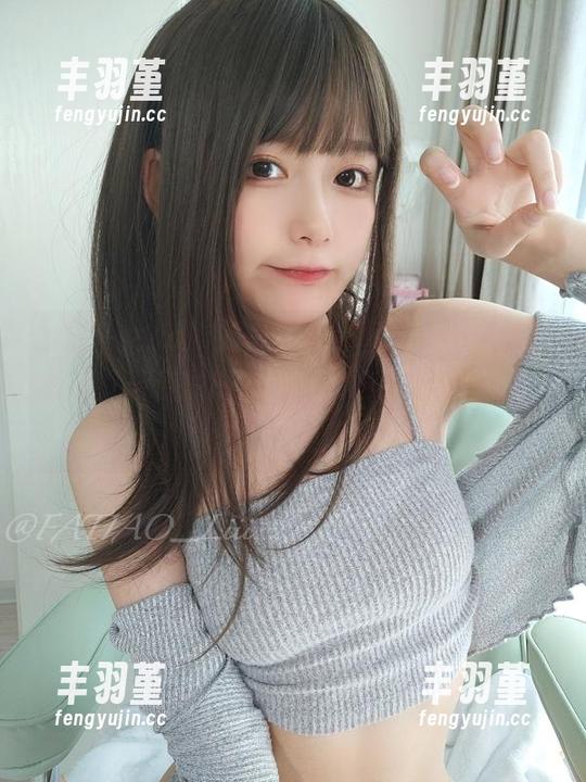 发条少女yoki的白衬衫套图，穿上这件衬衫，立马变成朋友圈的‘拥有清新之气’那品控担当！