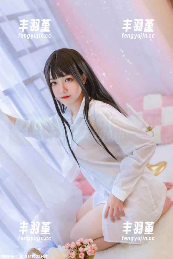住手！这位无圣光短发女仆在喵糖映画里请你为她的胶衣打Call！