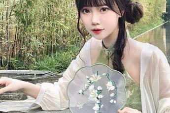 白出新高度：大肉丸Amiee的美图合集，难得一见的‘冷静’