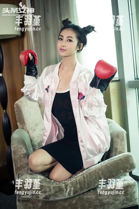 头条女神 - 美纳子，那个穿着‘奶牛’套装的人，让我每次都想揪她的尾巴！原图合集。