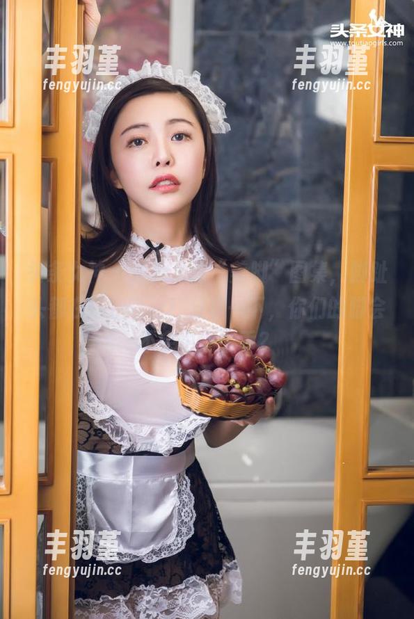 头条女神 - 迪爱儿的“美脚”图集，脚趾头都在打招呼啦！分享一下，你们的脚会不会也这么乖？
