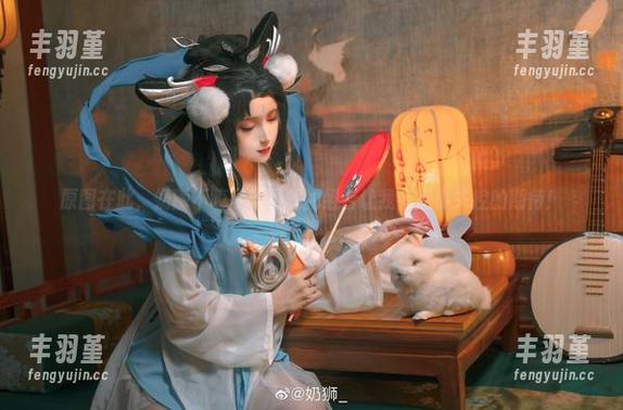 原图在此，奶狮不咬人和蕾丝的组合让我有点小失控的期待！