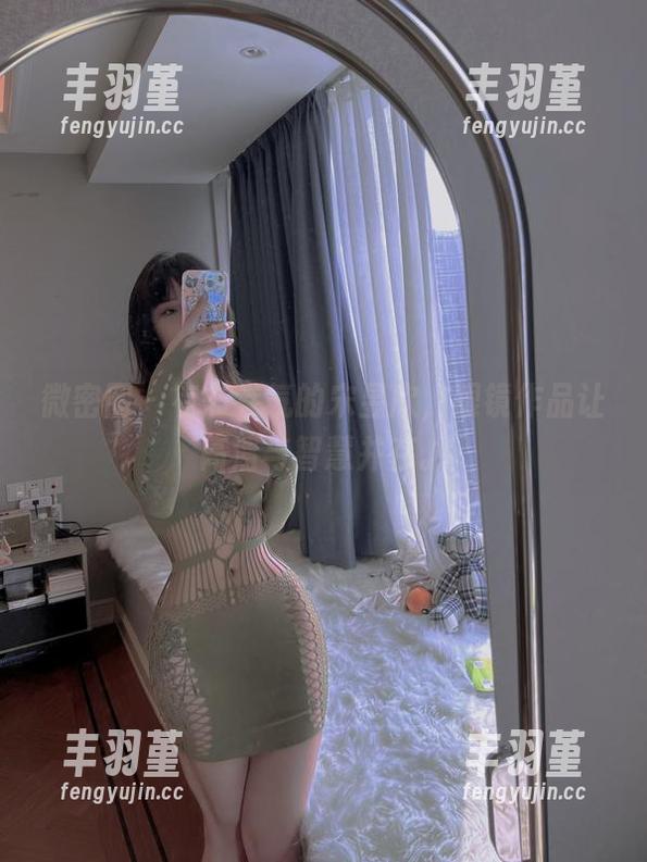 微密圈 - 有书卷气的宋昱欣，眼镜作品让高清与智慧并存。