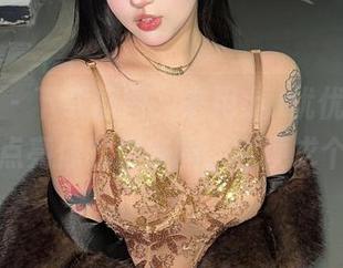 微密圈 - 下载原图，来用小u优优子的泳池写真点亮你的朋友圈，顺便求个赞哦～