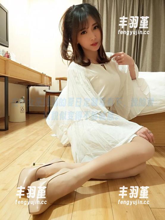 在小女巫露娜的夏日定制写真下，我的赞叹貌似变得不够诚恳。