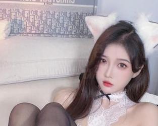 小小奶瓶儿展现全套白色蕾丝，图集里藏着不少小心思哦！