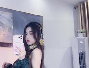 礼服里藏了点小玄机，小小奶瓶儿图集分享给懂得人！
