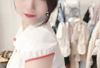 微密圈 - 制服也有小玉吃果冻的气息！最新写真集中找到最佳道具！