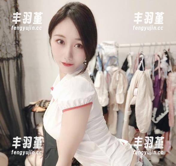 微密圈 - 制服也有小玉吃果冻的气息！最新写真集中找到最佳道具！