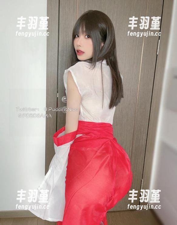 布丁大法还是那样潇洒，制服美图让我想到了学校的操场，还有那些没羞没臊的回忆。