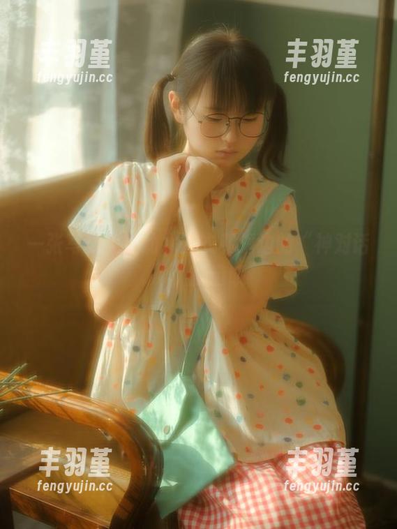 一张写真见证幼水铃衣和海边的“神对话”，精选哦