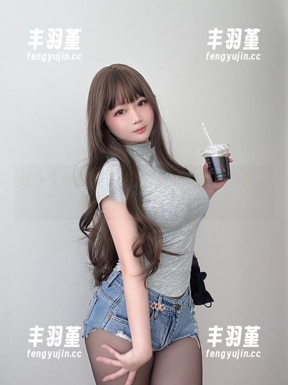 这小女巫真特立独行！是依酱呀的写真，壁纸都要叫板了吗？