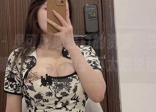 微密圈 - 是可馨耶黑白的资源，安静地在你眼前溜走，似乎不太想说话。