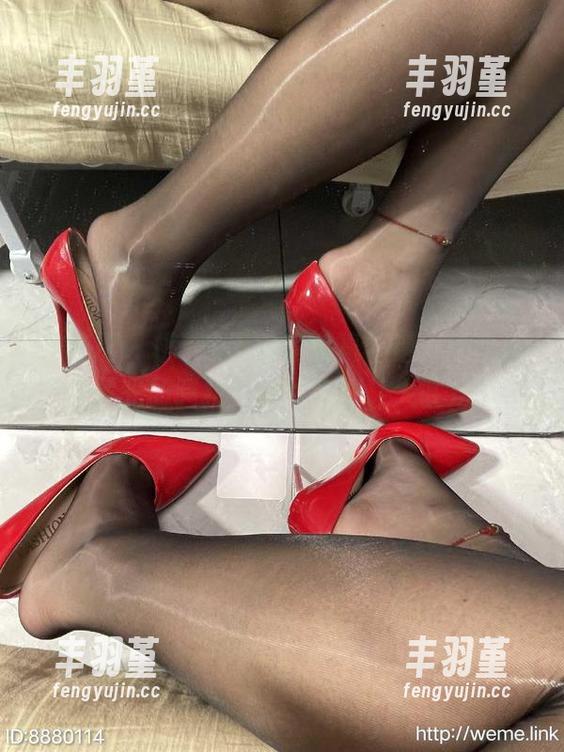 微密圈 - 桃沢樱呀的套装真不错，感谢没有圣光的骚扰，图片好得让人驻足。