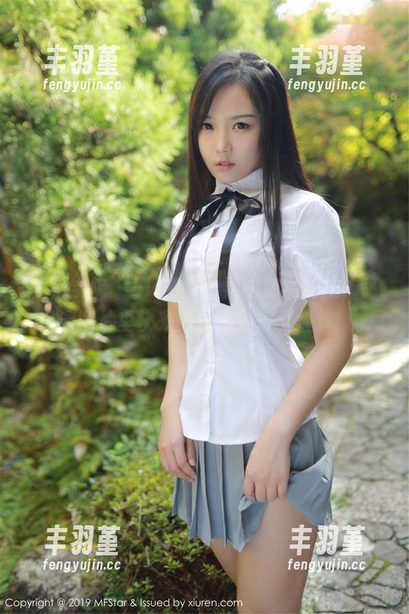 模范学院 - Ellie艾栗栗的棉袜炫技，高清照片里快来的抓拍每一个细节！