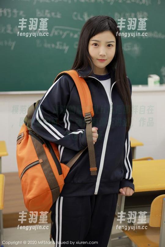 模范学院 - 海边的唐琪儿il总是那样自在，图片里的每一个动作都像在讲述，作品一点也不张扬。