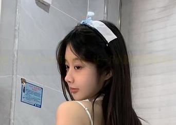 微密圈 - 火龙果羊的高清图包，让一只小野猫悄悄溜出来玩耍