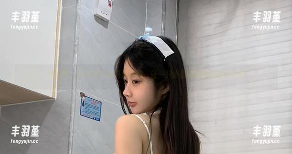 微密圈 - 火龙果羊的高清图包，让一只小野猫悄悄溜出来玩耍
