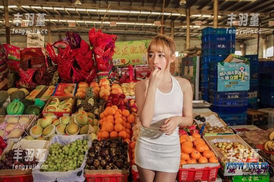 爱丝 - 欣杨的连身袜写真，合集里有种“放飞自我”的气氛