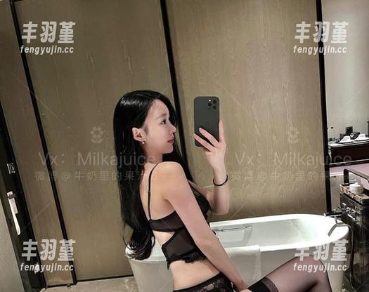 微密圈 - 校服里的牛奶：《牛奶里的果汁》关注《图库》里的കാല。