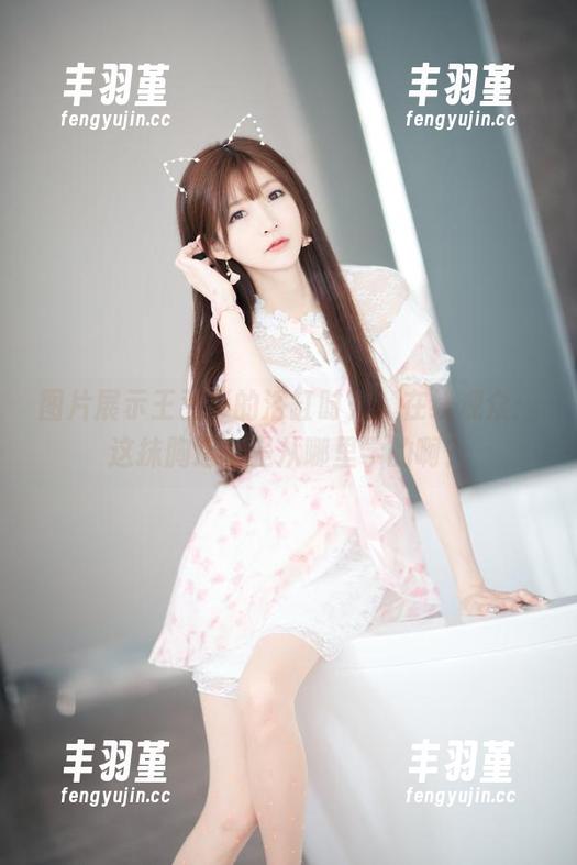 图片展示王羽杉的浴缸时光，在线观众：这抹胸造型是从哪里学的啊？