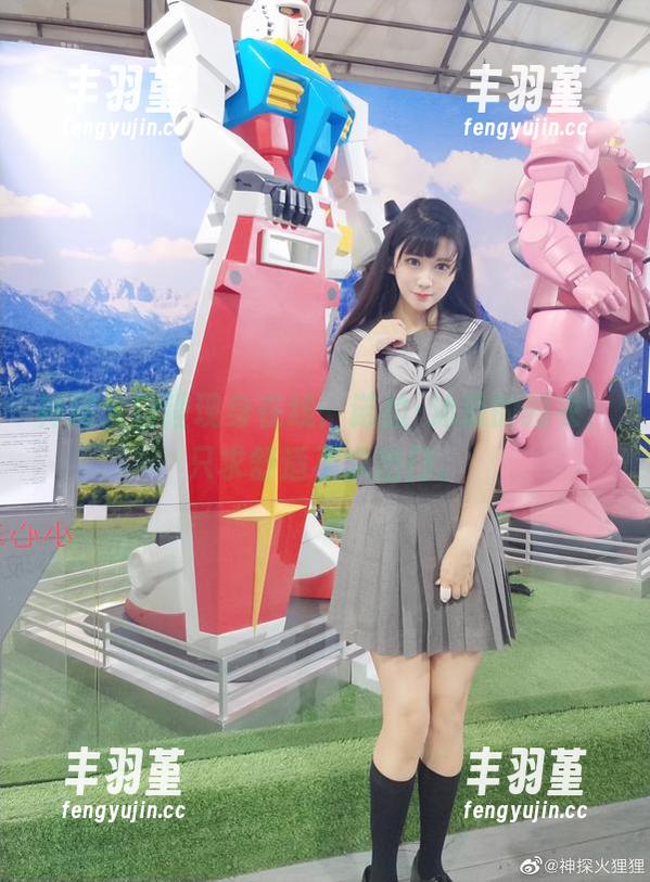 神探火狸狸现身在线：诺拉·沐恩的睡衣，只求舒适不求出门。
