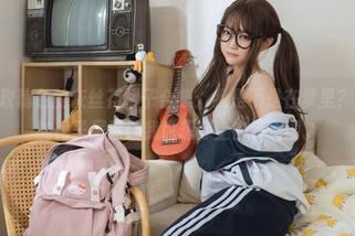 神沢永莉玫瑰色的灰丝花裙子合集：我是不是在梦里？那么迷人的裙子居然让我也想穿上去转一圈。