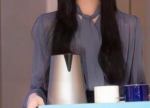 秀人网 - 短裙只是个开始，Erikaki的全套还有多少我没发现的呢？